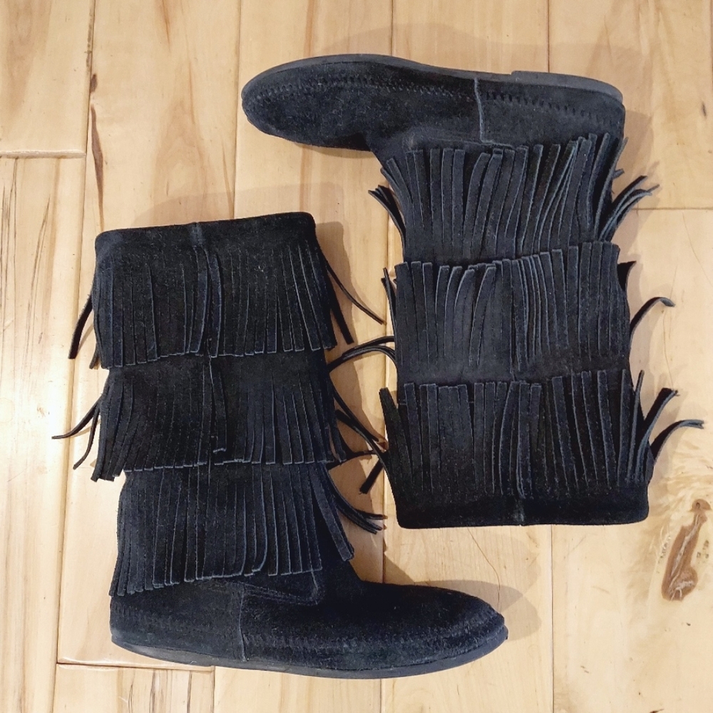 Minnetonka 3 Layer Fringe Boot, Black - image 2